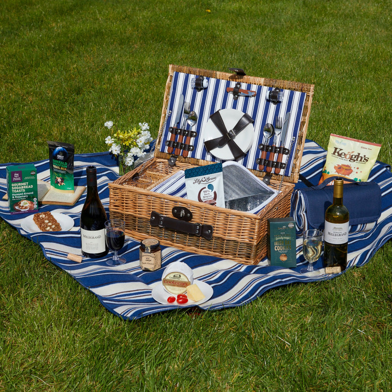 Classic Picnic Basket for Four People